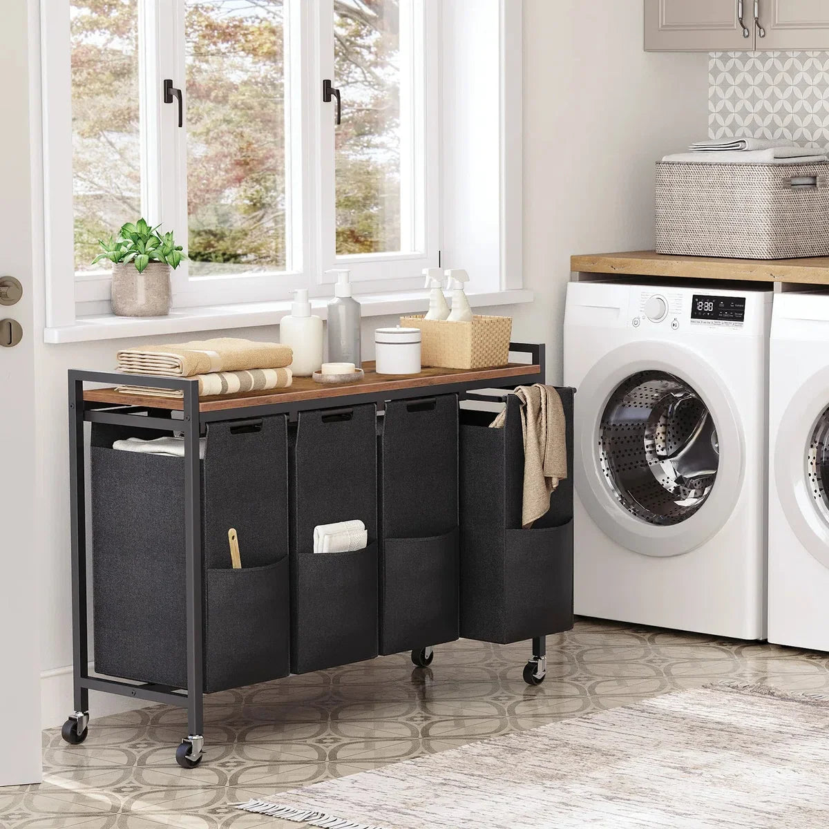 Verrijdbare wasmand - 4 vakken - Wassorteerder - Zwart - Houten blad - Nette hippe wasmand - 10,5x33x74,5 cm