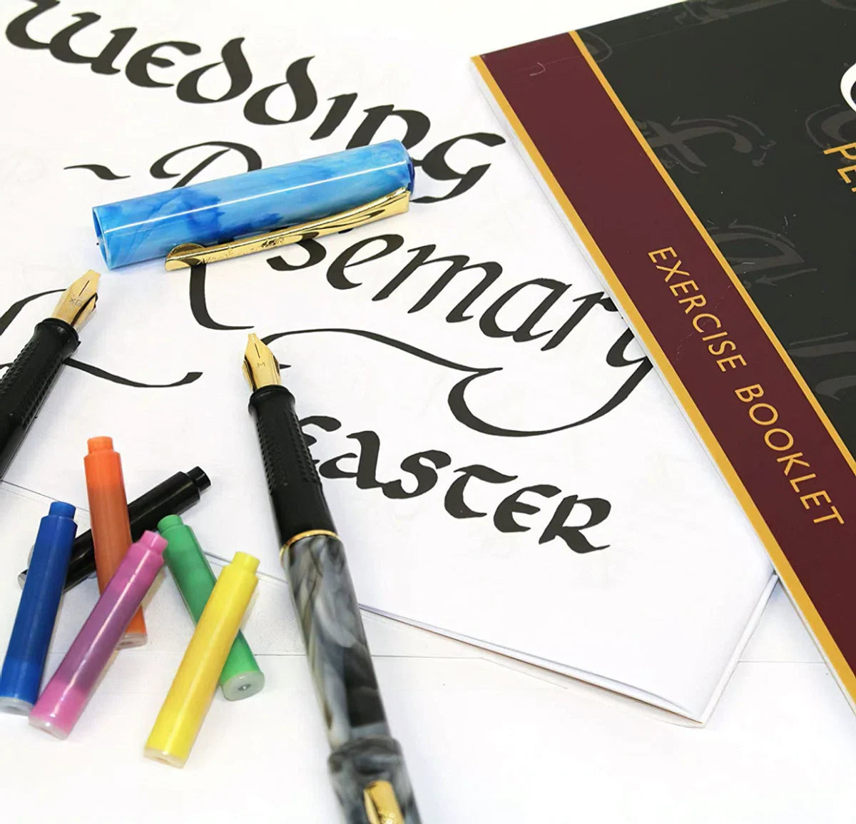 Kalligrafieset - Inkt Kalligrafieset - Kalligrafiepen - Cadeau - Geschenk - Schrijven - Kleuren - Cadeauverpakking - Giftset - Beginners - Experts - Hobby - Vulpen - 5 Soorten Penpunten - Inclusief Oefenboek
