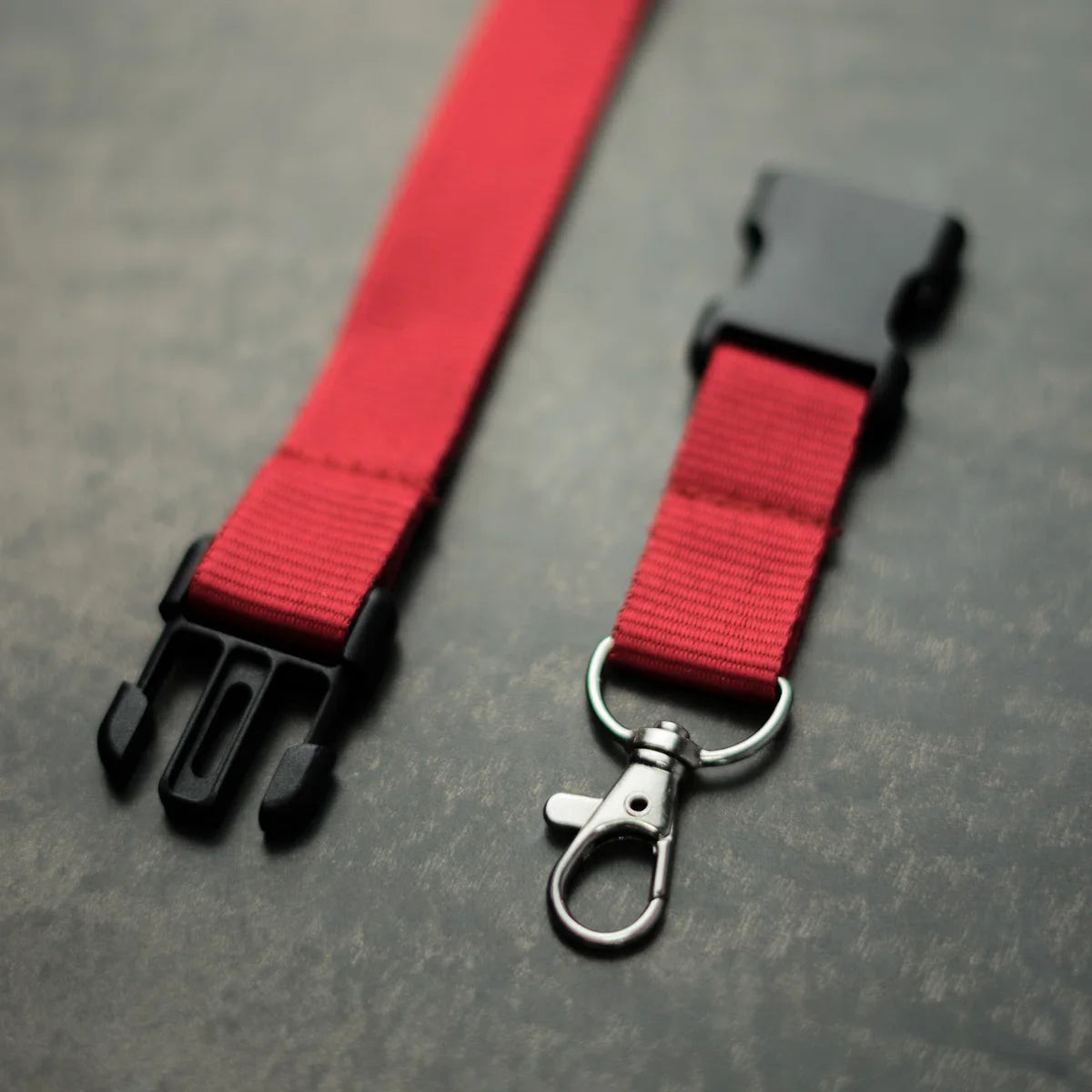 Red lanyard with badge/pass holder, per 50 pieces