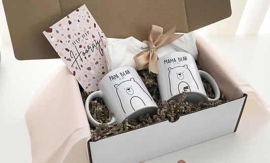 Kraamcadeau - Babyshower cadeau - Zwangerschapscadeau - Geschenkset Babycadeaus - Babycadeau - Meisje - Jongen - Aanstaande Ouders - Gepersonaliseerd - Uniek - Voor man en vrouw - Giftbox - Mama papa