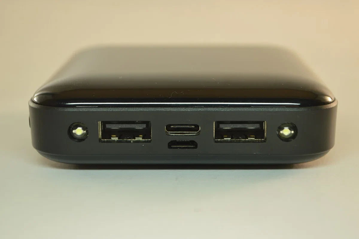 Anti-diefstalrugzak / 40x28x14cm (20l)/ laptop 15,6 inch / USB-oplaadpoort / zwart / powerbank (20mAh)